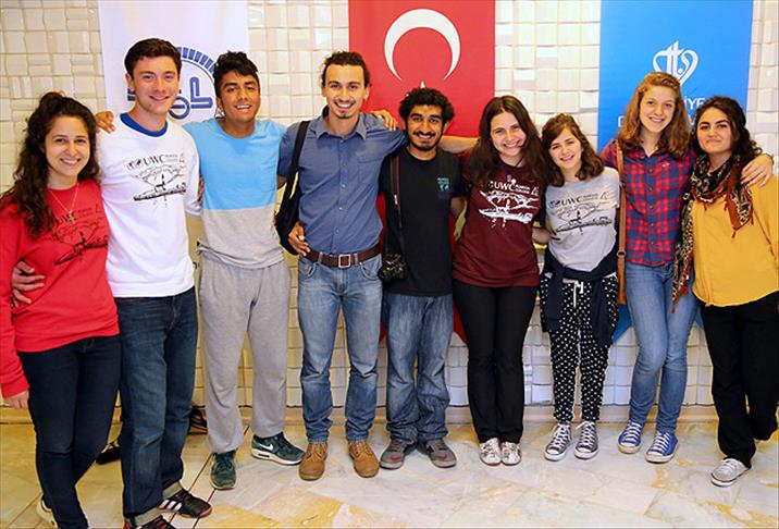 Suriyeli öğrencilere destek için Kanada'dan geldiler