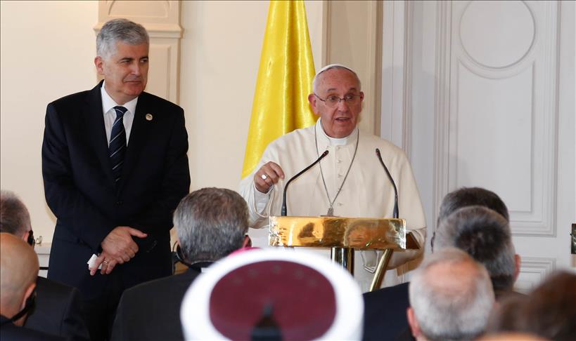 Pope urges Bosnian reconciliation