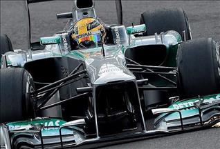 Hamilton 6. kez "pole" pozisyonunda