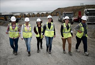 Yeni havalimanına kadın eli