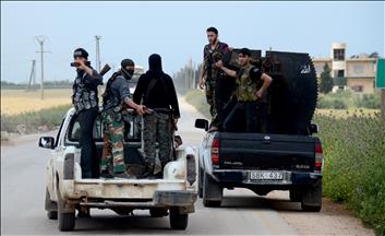 "جيش الفتح" يسيطر على معسكر "القياسات" وقرى أخرى في إدلب السورية