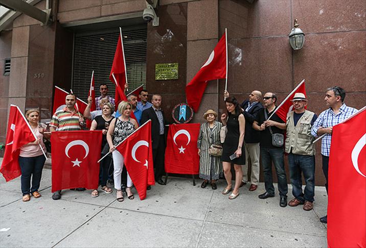 Çin New York'da protesto edildi