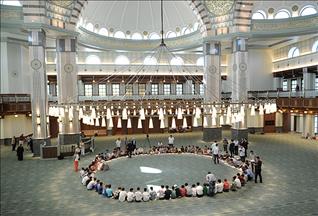 Suriyeli çocuklar hayallerini çizdi