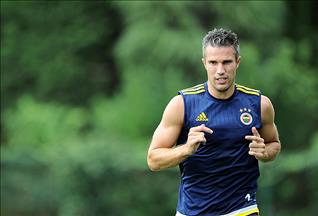 Robin van Persie takımdan ayrı çalıştı