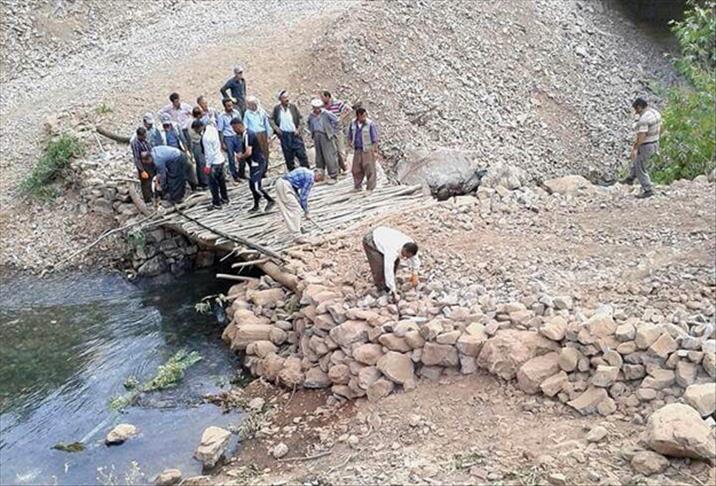 Teröre tepki gösterip köprü yaptılar