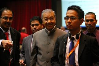 Ex-Malaysia PM Mahathir Mohamad prepares for arrest
