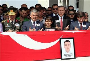 Turquie: Funérailles officielles de deux policiers tués à Igdir