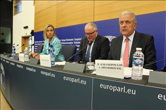 L'UE "pas bien équipée" pour résoudre la crise des migrants