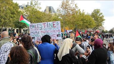 Rally in Paris urges France to recognize Palestine state