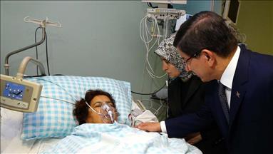 داود أوغلو يتفقد جرحى الهجوم الإنتحاري في أنقرة