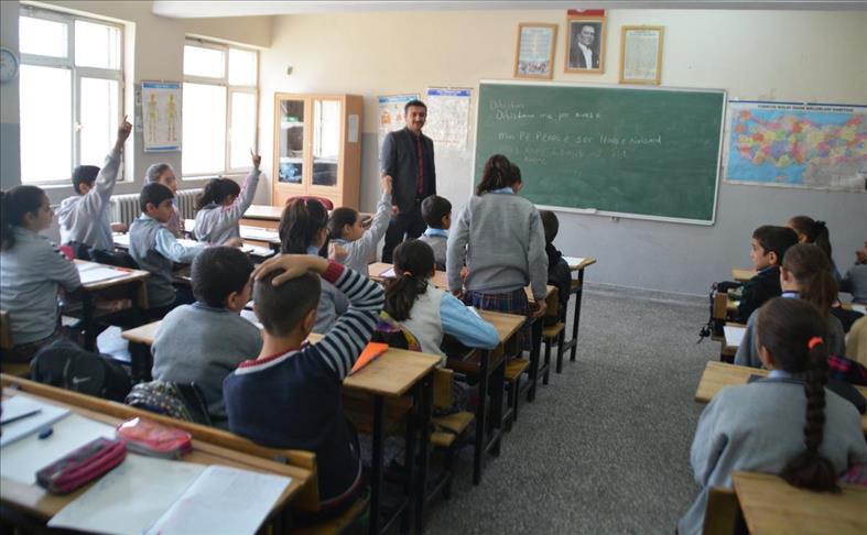 Zimanê dayîkê li dibistanê hîn dibin