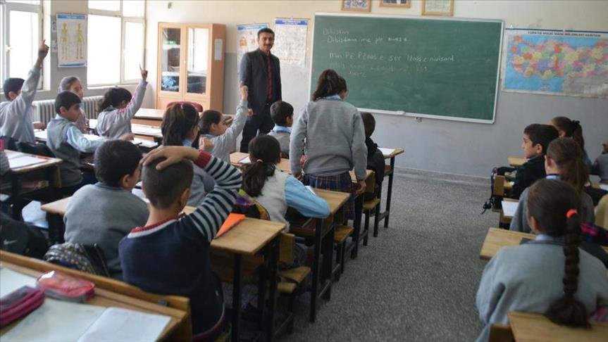 الأكراد يتعلمون لغتهم الأم في مدارس تركيا