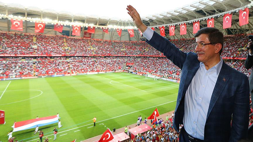 Başbakan Davutoğlu ile Çipras maçı birlikte izleyecek