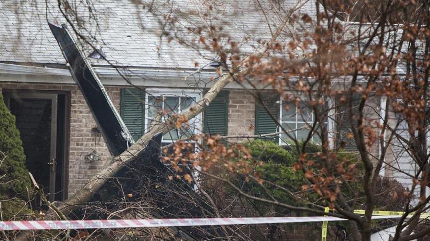 Nine dead as plane crashes into apartments in US