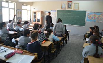 Zimanê dayîkê li dibistanê hîn dibin