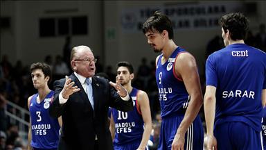 Anadolu Efes Olympiakos'u ağırlıyor