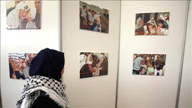 معرض صور في غزة يوثق حصار "ياسر عرفات" برام الله