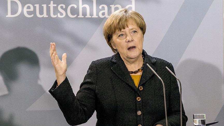 'Esed hala daha kendi halkına varil bombaları atıyor'