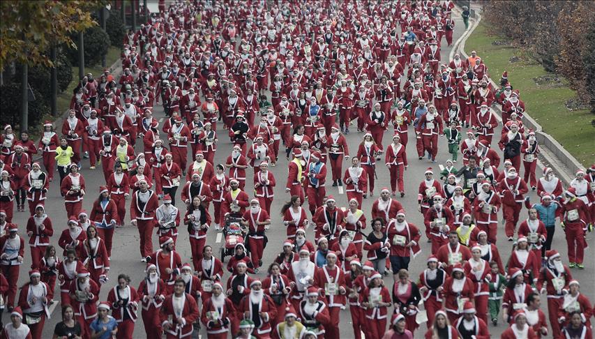Në Madrid mbahet gara e mijëra “Babagjyshëve”