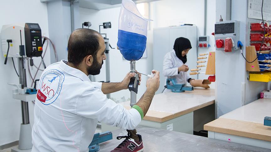 Savaş mağduru Suriyelilere ücretsiz protez