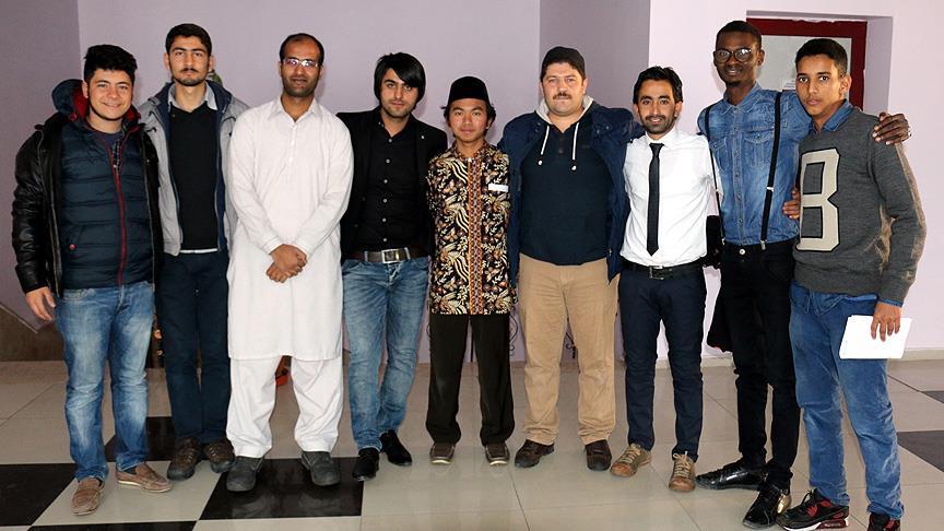 Şair Karakoç'un 'Sürgün' şiiri 7 dilde okundu