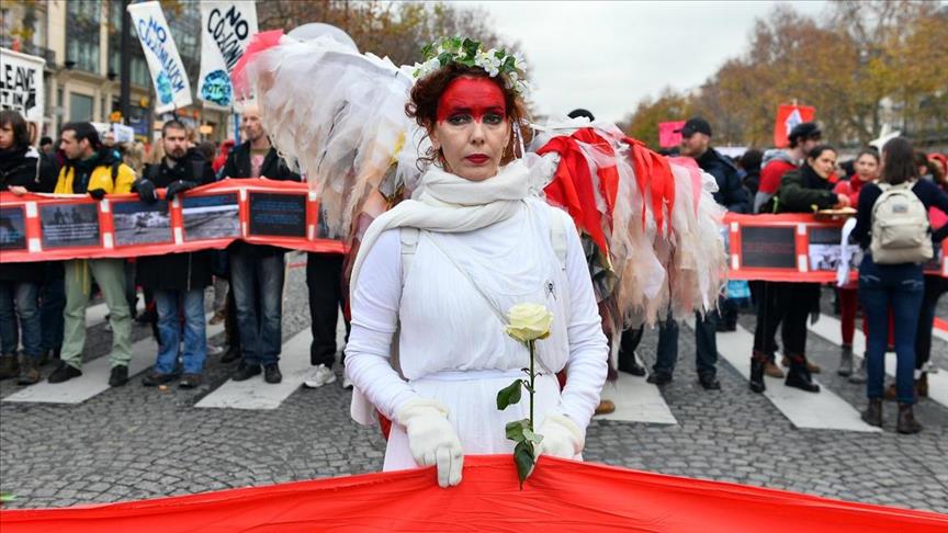 10 آلاف متظاهر في باريس تزامنًا مع اختتام أعمال مؤتمر التغير المناخي