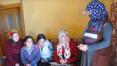 Aileleri ikna edilen kızlar okullu oldu