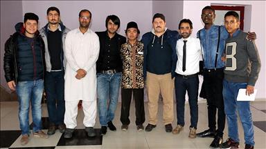 Şair Karakoç'un 'Sürgün' şiiri 7 dilde okundu