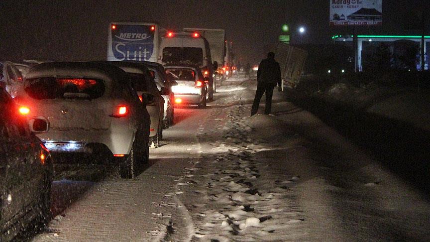 İstanbul-İzmir karayolunda ulaşım kontrollü sağlanıyor