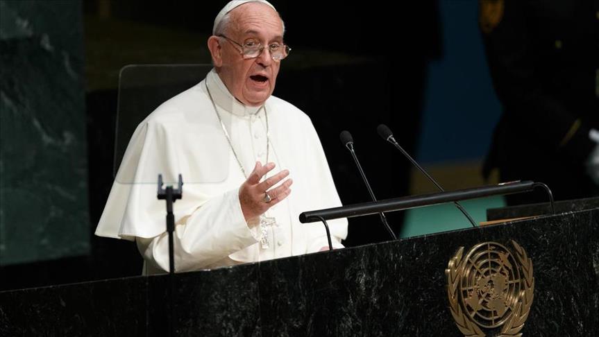 بابا الفاتيكان يذكّر بمعاناة المهاجرين