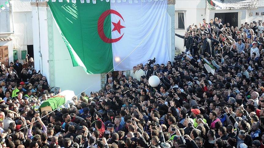 الجزائر.. جنازة شعبية لأقدم معارض سياسي في البلاد