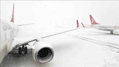 Trabzon ve Şanlıurfa'da hava ulaşımına kar engeli