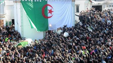 الجزائر.. جنازة شعبية لأقدم معارض سياسي في البلاد