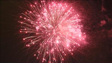 Скопје: Со спектакуларен огномет означен почетокот на Новата 2016 година