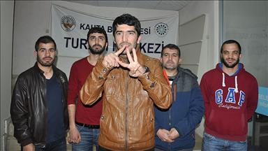 İşaret diliyle 'barış' istediler