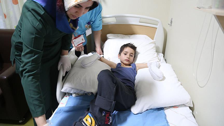 Donmak üzere olan Afgan çocuğa devlet sahip çıktı