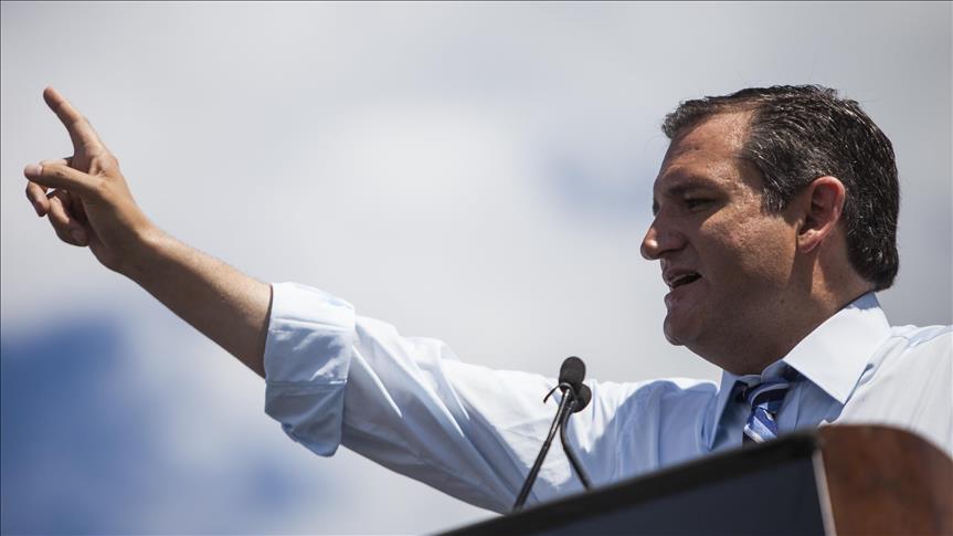 US voting: Cruz wins Iowa, Democrats in virtual tie