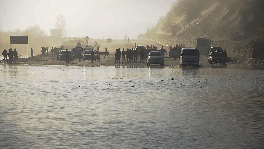 Bartın'da sağanak taşkına neden oldu