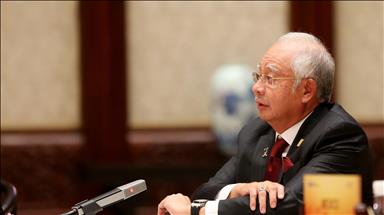 Ex-minister seeks review of Malaysia PM graft clearance 