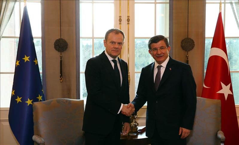 Turquie: Début de la rencontre Davutoglu-Tusk, à Ankara
