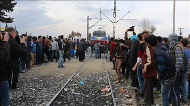 Lirohet hekurudha ndërkombëtare e bllokuar nga refugjatët në Idomeni