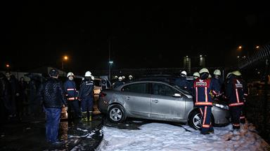 Fatih'te 5 araç kundaklandı