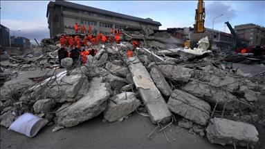 Рано утринава два нови земјотреси ја потресоа Индонезија