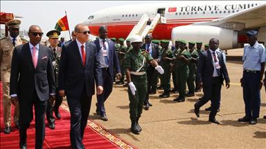 أردوغان يصل غينيا ضمن جولته الافريقية