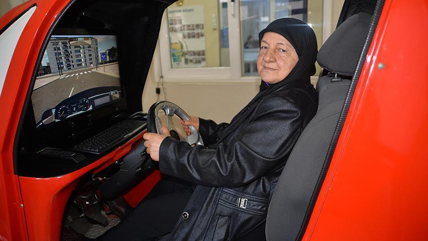 70 yaşındaki Ümmühan ninenin ehliyet azmi 