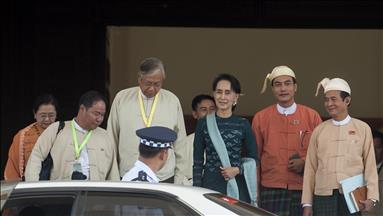 Suu Kyi gives up two cabinet posts to focus on new role