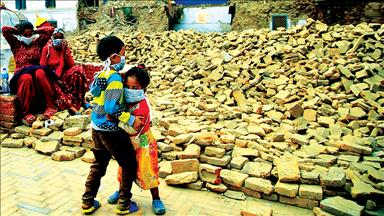 'Nepalli depremzede çocuklar köle olarak satılıyor' iddiası