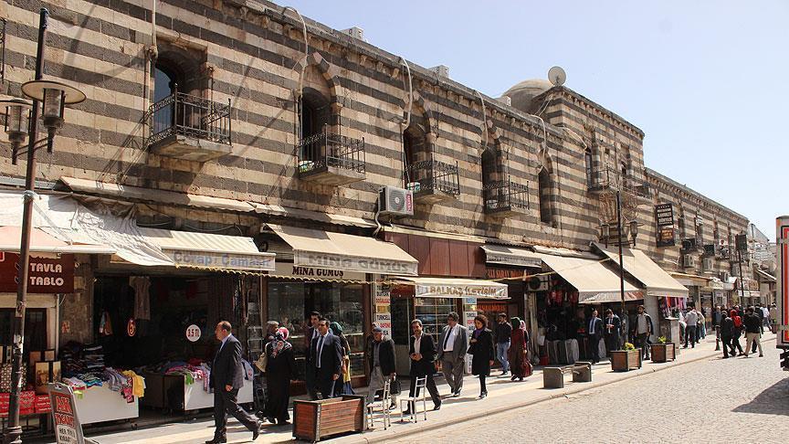 Deynê esnafên ku ji terorê mexdûr bûne hat taloqkirin