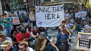 2 more of Australia's refugees to resettle in Cambodia