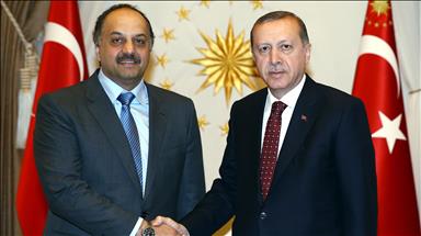 Президент Турции принял министра обороны Катара